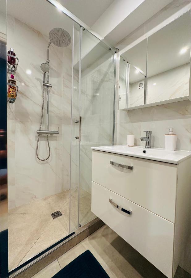 The Nice - 3 Rooms, 3Air Cond, 3Tv, 3Fans, 2 Wc, Wifi Everywhere 5Min Aeroport, Train, Beach, 1Min Tram, 15 Min Centre, Port, Parking Possible Kültér fotó